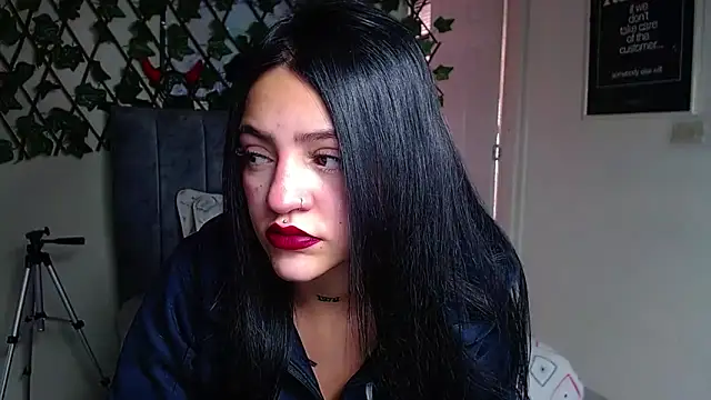 Snapshot of Violettasquirt chatting on 06/09/26, 01:23 Violettasquirt online show from 06/09/26, 01:23