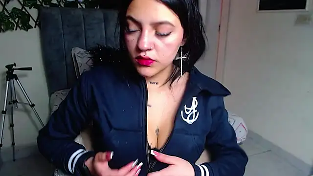 Snapshot of Violettasquirt chatting on 06/13/26, 02:04 Violettasquirt online show from 06/13/26, 02:04