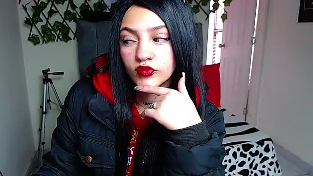 Snapshot of Violettasquirt chatting on 06/19/26, 03:05 Violettasquirt online show from 06/19/26, 03:05