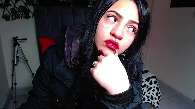 Snapshot of Violettasquirt chatting on 06/22/26, 01:30 Violettasquirt online show from 06/22/26, 01:30