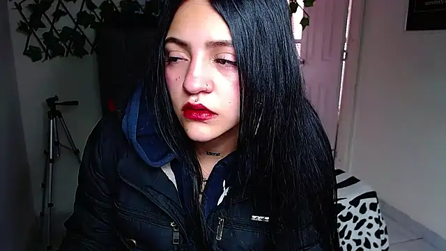 Snapshot of Violettasquirt chatting on 06/23/26, 01:53 Violettasquirt online show from 06/23/26, 01:53