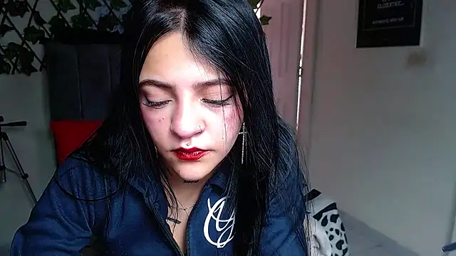 Snapshot of Violettasquirt chatting on 06/24/26, 01:32 Violettasquirt online show from 06/24/26, 01:32