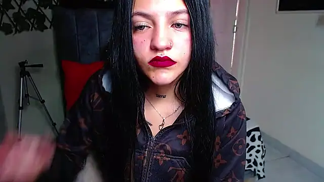 Snapshot of Violettasquirt chatting on 07/02/26, 05:30 Violettasquirt online show from 07/02/26, 05:30