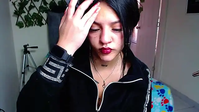 Snapshot of Violettasquirt chatting on 07/15/26, 02:00 Violettasquirt online show from 07/15/26, 02:00
