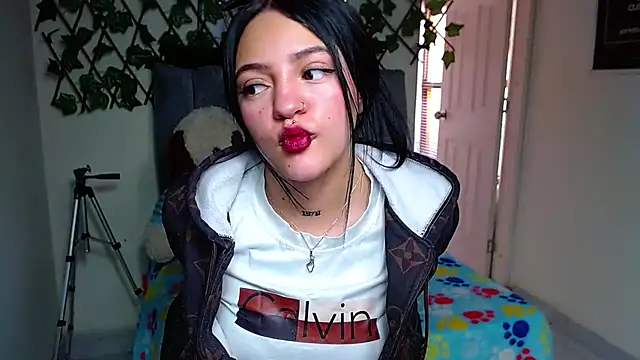 Snapshot of Violettasquirt chatting on 07/22/26, 04:10 Violettasquirt online show from 07/22/26, 04:10