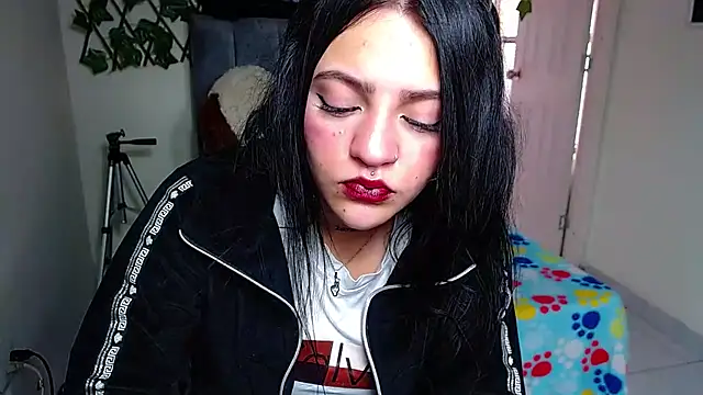 Snapshot of Violettasquirt chatting on 07/23/26, 01:53 Violettasquirt online show from 07/23/26, 01:53