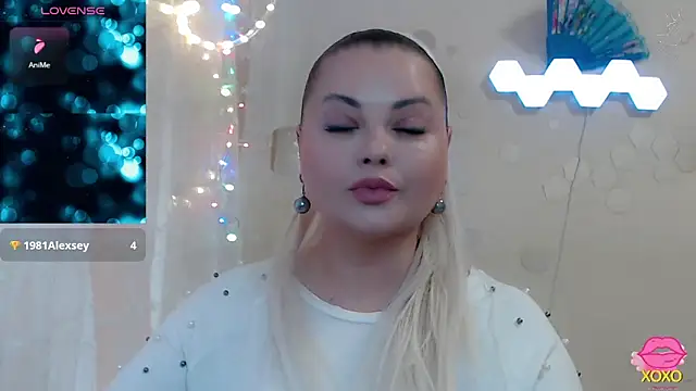 Snapshot of JewellKiss7 chatting on 05/16/26, 01:32 JewellKiss7 online show from 05/16/26, 01:32