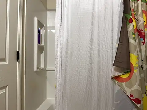 yfui221 online show from 10/18/25, 07:25