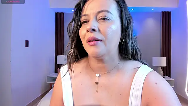 Susann Ross online show from 10/06/25, 10:45