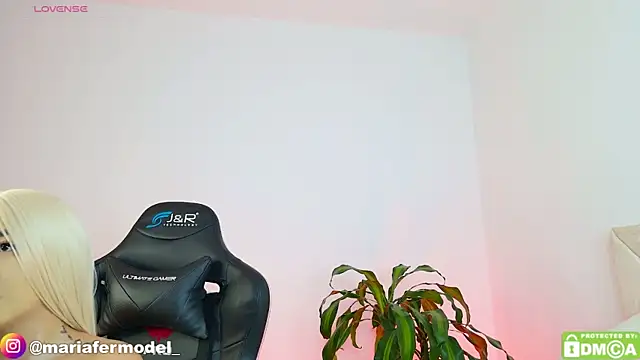 Snapshot of Mariafer05 chatting on 12/22/25, 05:10 Mariafer05 online show from 12/22/25, 05:10