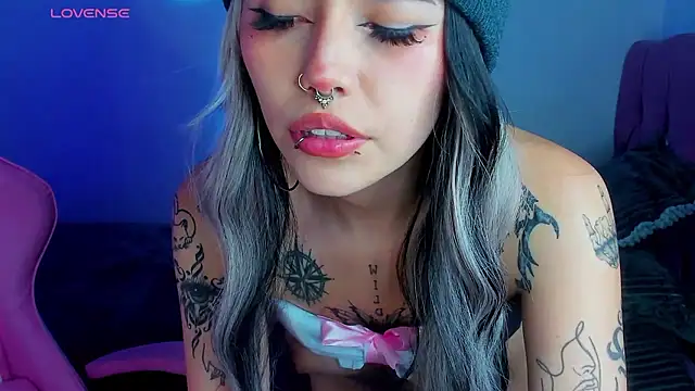 Snapshot of adri_tom44 chatting on 12/02/24, 02:42 adri tom44 online show from 12/02/24, 02:42