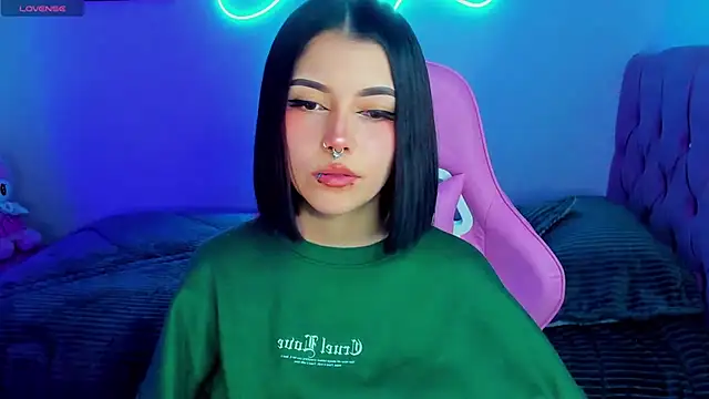 Snapshot of adri_tom44 chatting on 12/06/24, 04:03 adri tom44 online show from 12/06/24, 04:03