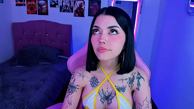 Snapshot of adri_tom44 chatting on 02/17/25, 05:25 adri tom44 online show from 02/17/25, 05:25