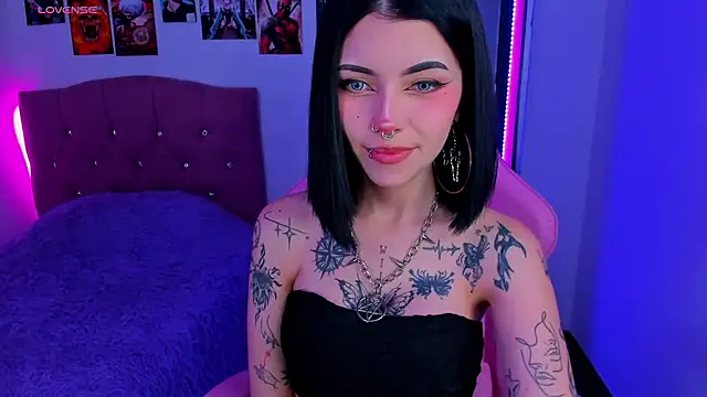 Snapshot of adri_tom44 chatting on 03/05/25, 02:46 adri tom44 online show from 03/05/25, 02:46