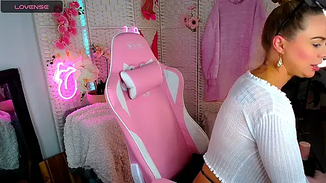 EllieKarrX online show from 12/30/24, 07:37