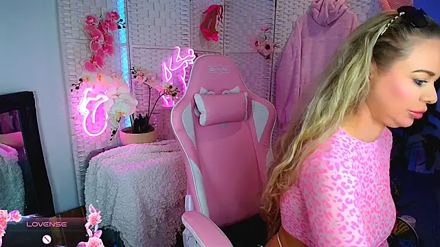 EllieKarrX online show from 01/13/25, 10:24