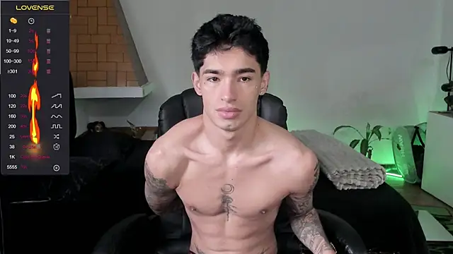 Snapshot of Damon__333 chatting on 07/22/26, 08:55 Damon 333 online show from 07/22/26, 08:55