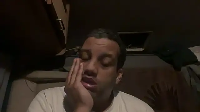 Snapshot of AbsolutMouuah chatting on 10/10/25, 01:26 AbsolutMouuah online show from 10/10/25, 01:26