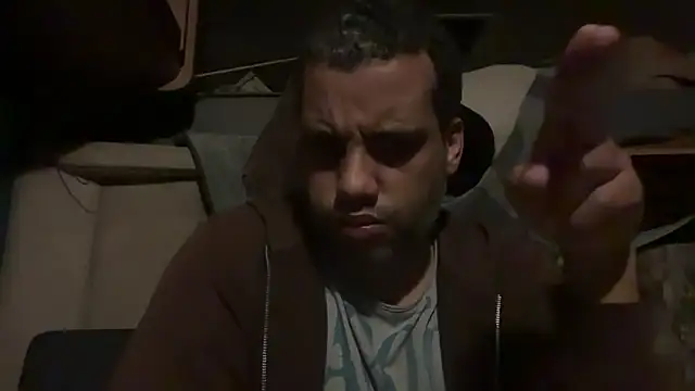 Snapshot of AbsolutMouuah chatting on 10/12/25, 09:14 AbsolutMouuah online show from 10/12/25, 09:14