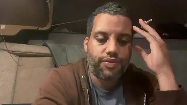 Snapshot of AbsolutMouuah chatting on 10/18/25, 09:59 AbsolutMouuah online show from 10/18/25, 09:59