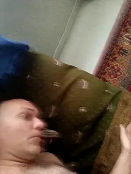 Pineapple04 online show from 10/31/25, 05:08