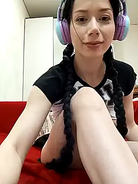 Snapshot of SashaGrinch chatting on 12/13/24, 03:32 SashaGrinch online show from 12/13/24, 03:32