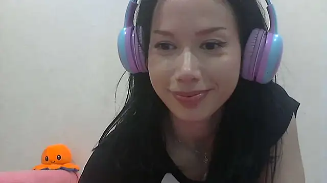 Snapshot of SashaGrinch chatting on 02/02/25, 05:48 SashaGrinch online show from 02/02/25, 05:48