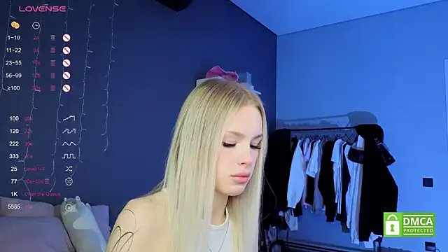 Snapshot of aneta_alisha chatting on 09/15/25, 01:00 aneta alisha online show from 09/15/25, 01:00