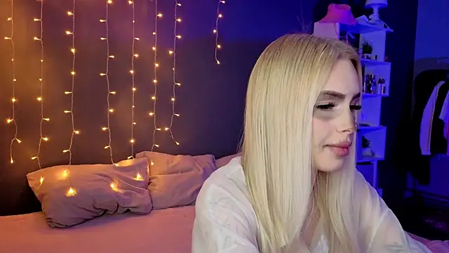 Snapshot of aneta_alisha chatting on 10/30/25, 12:39 aneta alisha online show from 10/30/25, 12:39