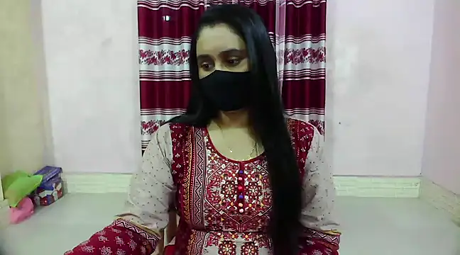 Snapshot of LovelyRose69 chatting on 01/05/25, 12:10 LovelyRose69 online show from 01/05/25, 12:10