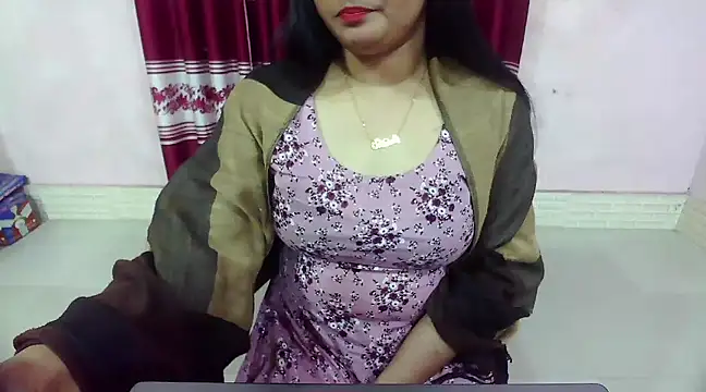 Snapshot of LovelyRose69 chatting on 01/08/25, 12:05 LovelyRose69 online show from 01/08/25, 12:05