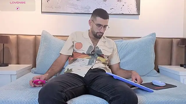 Ethan  Walker online show from 03/17/26, 07:17