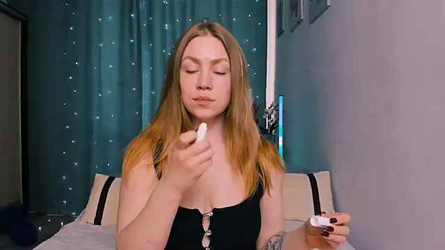 InsatiableFoxX online show from 05/12/26, 02:47