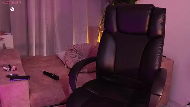 Snapshot of sammy_laszlow chatting on 09/11/25, 01:06 sammy laszlow online show from 09/11/25, 01:06