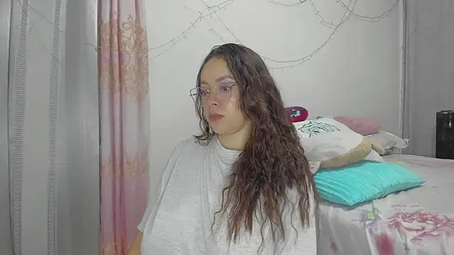 Snapshot of HARLEYNAPIER chatting on 06/11/26, 12:32 HARLEYNAPIER online show from 06/11/26, 12:32