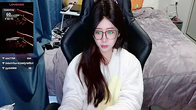 Snapshot of Angelababy001 chatting on 01/13/25, 12:09 Angelababy001 online show from 01/13/25, 12:09