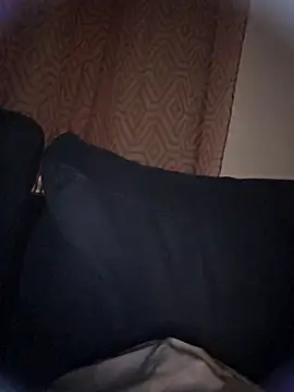 Snapshot of fbl40 chatting on 10/23/25, 10:19 fbl40 online show from 10/23/25, 10:19