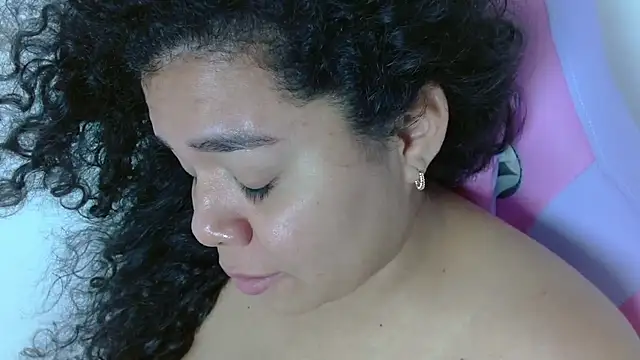 yulissa18 online show from 03/21/25, 11:23