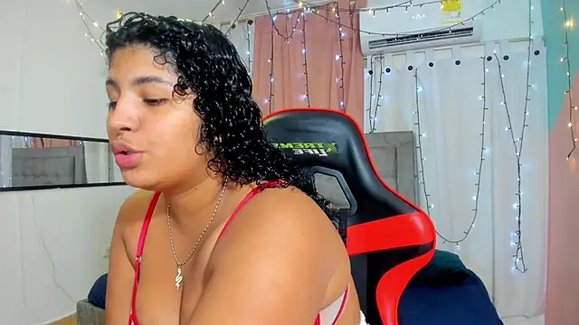 Snapshot of valentina_0_ chatting on 02/06/25, 03:37 valentina 0 online show from 02/06/25, 03:37