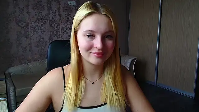Snapshot of Milka_kiss_ chatting on 04/24/26, 10:28 Milka kiss online show from 04/24/26, 10:28