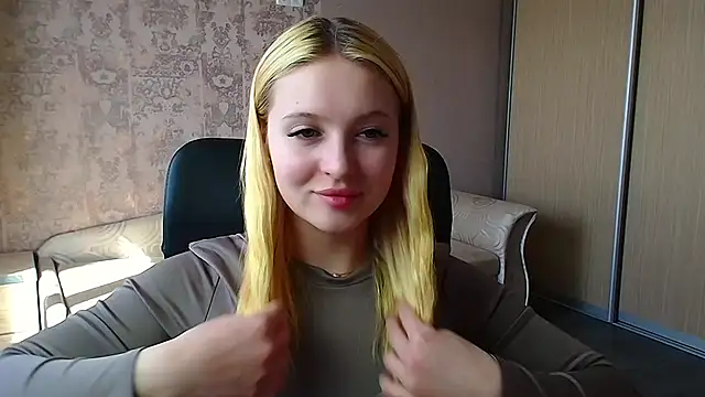 Snapshot of Milka_kiss_ chatting on 04/29/26, 12:42 Milka kiss online show from 04/29/26, 12:42