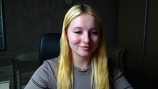 Snapshot of Milka_kiss_ chatting on 04/29/26, 05:30 Milka kiss online show from 04/29/26, 05:30