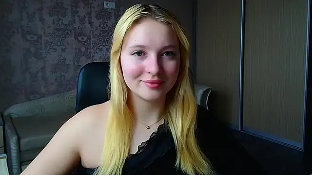 Snapshot of Milka_kiss_ chatting on 05/15/26, 09:27 Milka kiss online show from 05/15/26, 09:27
