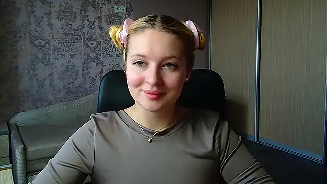 Snapshot of Milka_kiss_ chatting on 05/16/26, 11:42 Milka kiss online show from 05/16/26, 11:42