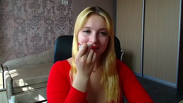 Snapshot of Milka_kiss_ chatting on 05/19/26, 12:33 Milka kiss online show from 05/19/26, 12:33