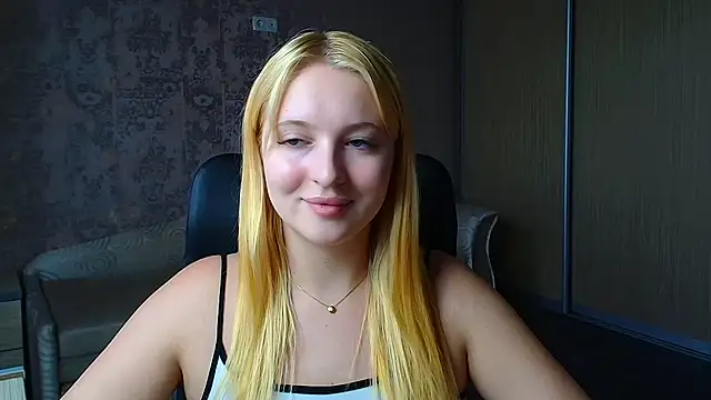 Snapshot of Milka_kiss_ chatting on 06/03/26, 02:33 Milka kiss online show from 06/03/26, 02:33