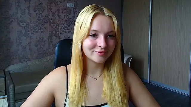 Snapshot of Milka_kiss_ chatting on 06/15/26, 08:49 Milka kiss online show from 06/15/26, 08:49