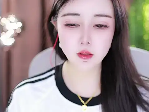 Qiaoqiao  online show from 02/12/25, 01:37