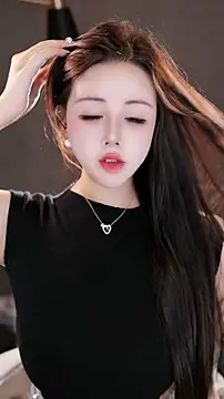 Qiaoqiao  online show from 10/25/25, 09:39