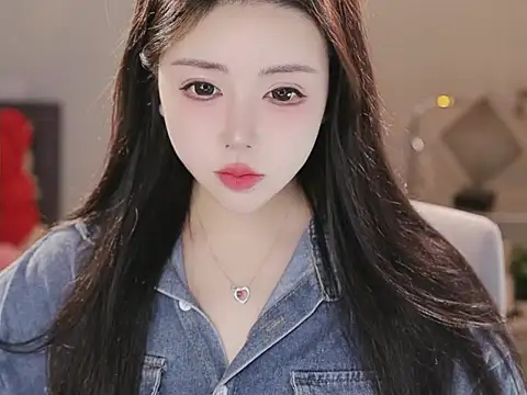 Qiaoqiao  online show from 12/16/25, 04:12